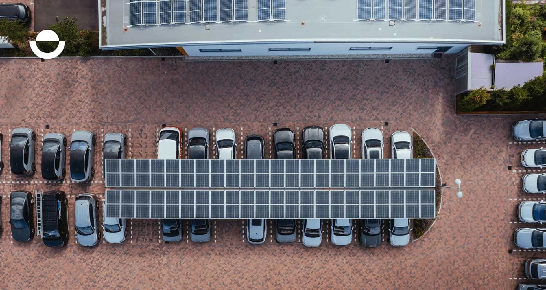 Netbeheerders investeren miljarden in uitbreiding van het elektriciteitsnet, maar netcongestie blijft voorlopig een hardnekkig probleem. Omdat uitbreiding van het net jaren kost, kunnen bedrijven niet alleen wachten op extra capaciteit. Naast de noodzakelijke uitbreiding moeten we daarom slimm...