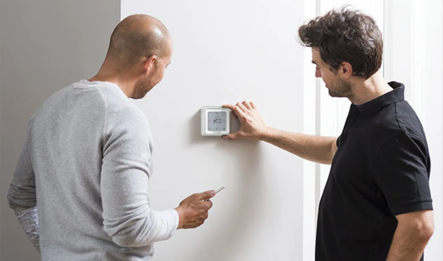 52220 Beeld Installer T6 White 650x383px