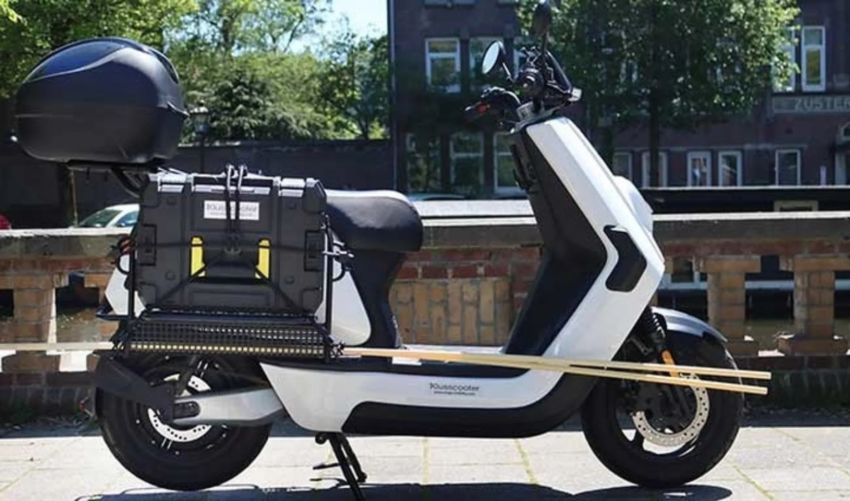 IT20210825 Mego Mobility Niu Klusscooter Cargo rekken