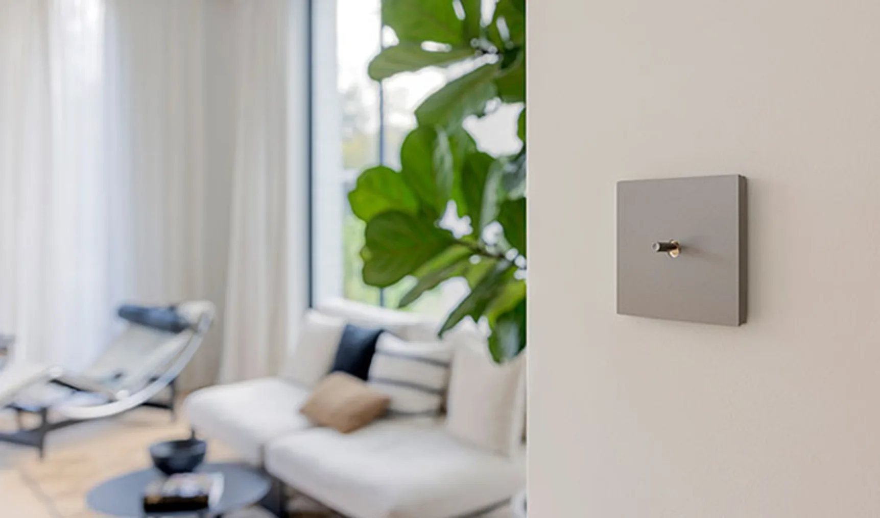 IT20240617 Niko Toggle steel champagne coated LED