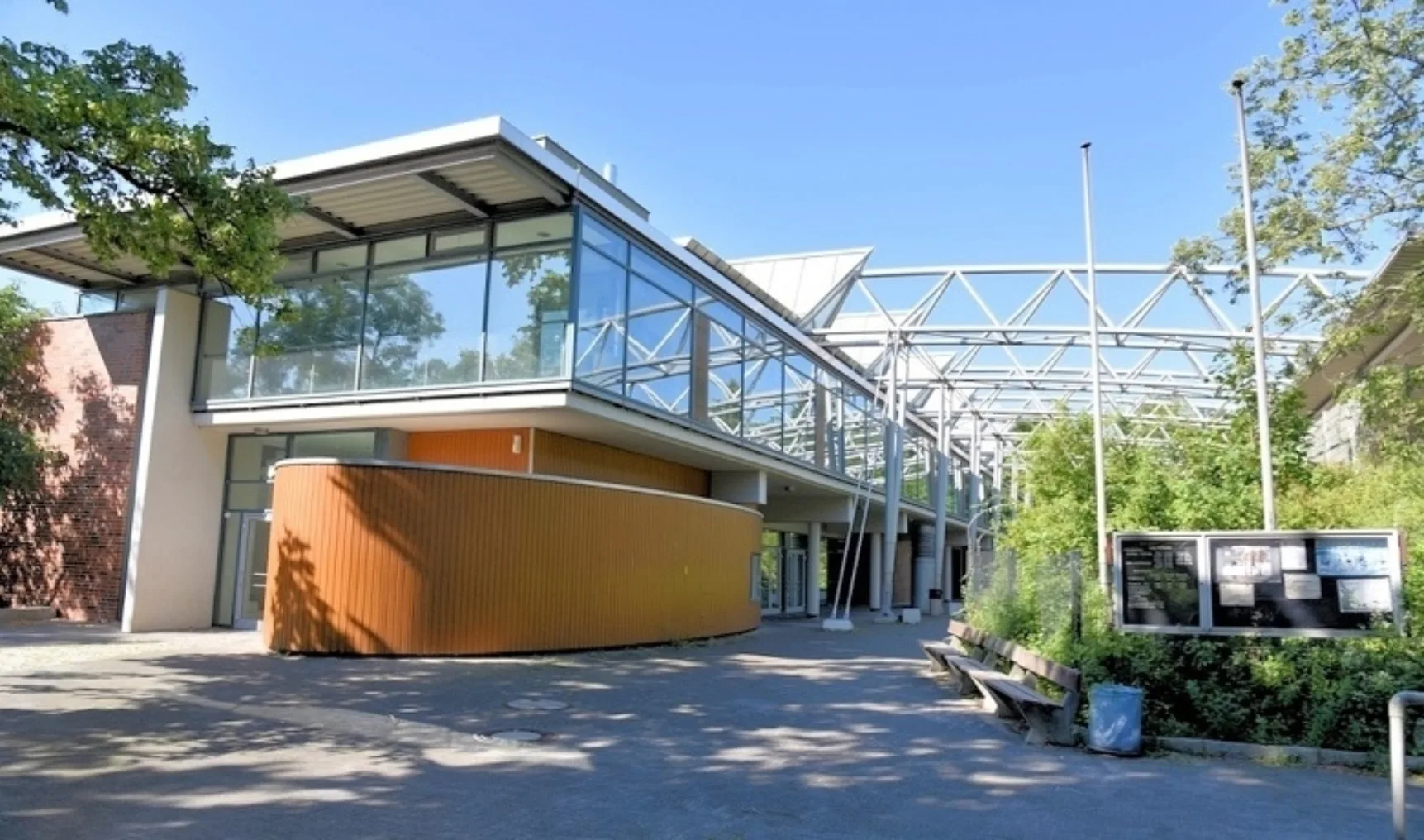 02 Sporthalle auen