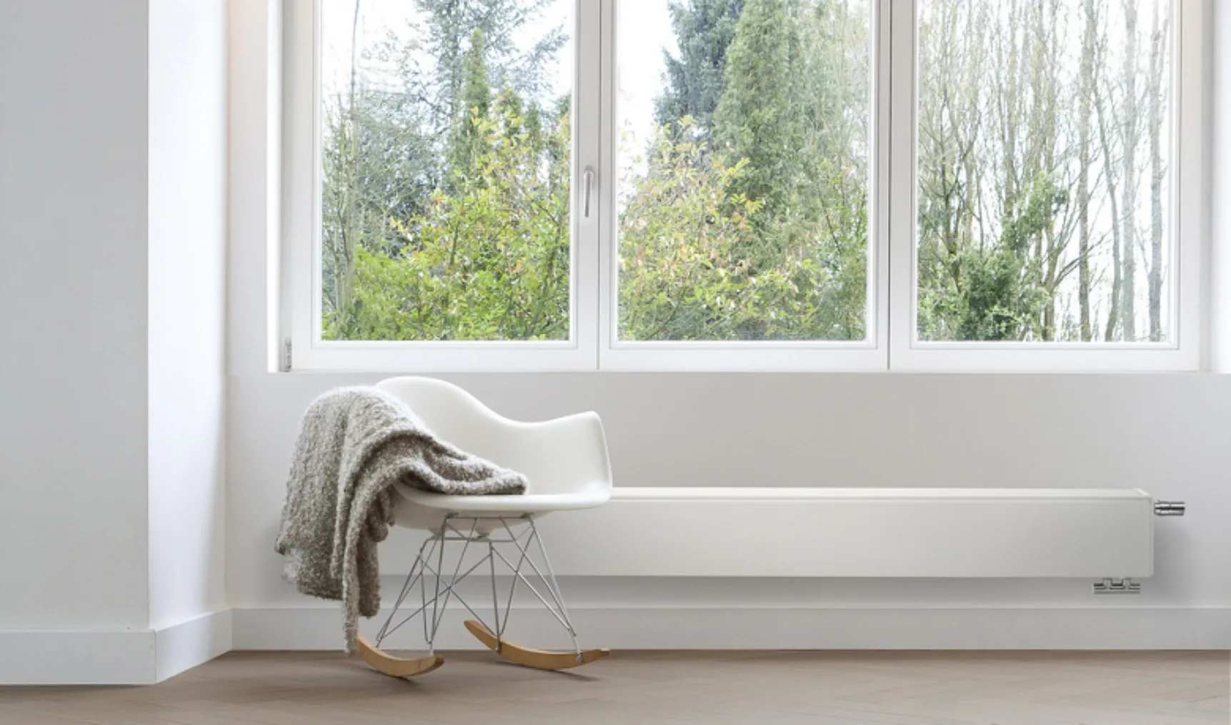 Flat plint line muur