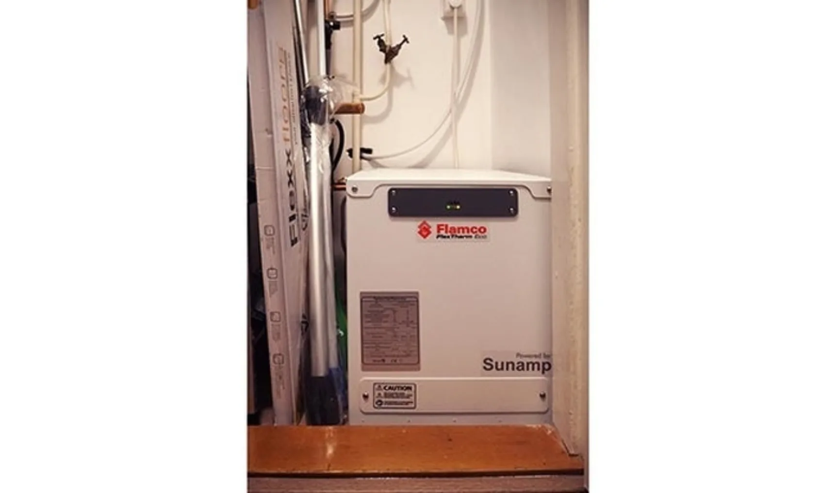 IT202102 Flamco Flex Therm Eco ingebouwd in de gangkast