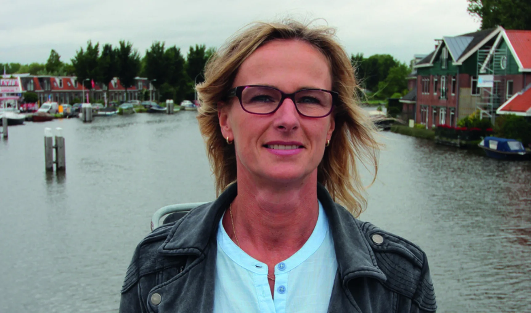 Brigitte Wouda staand klein uitsnede liggend
