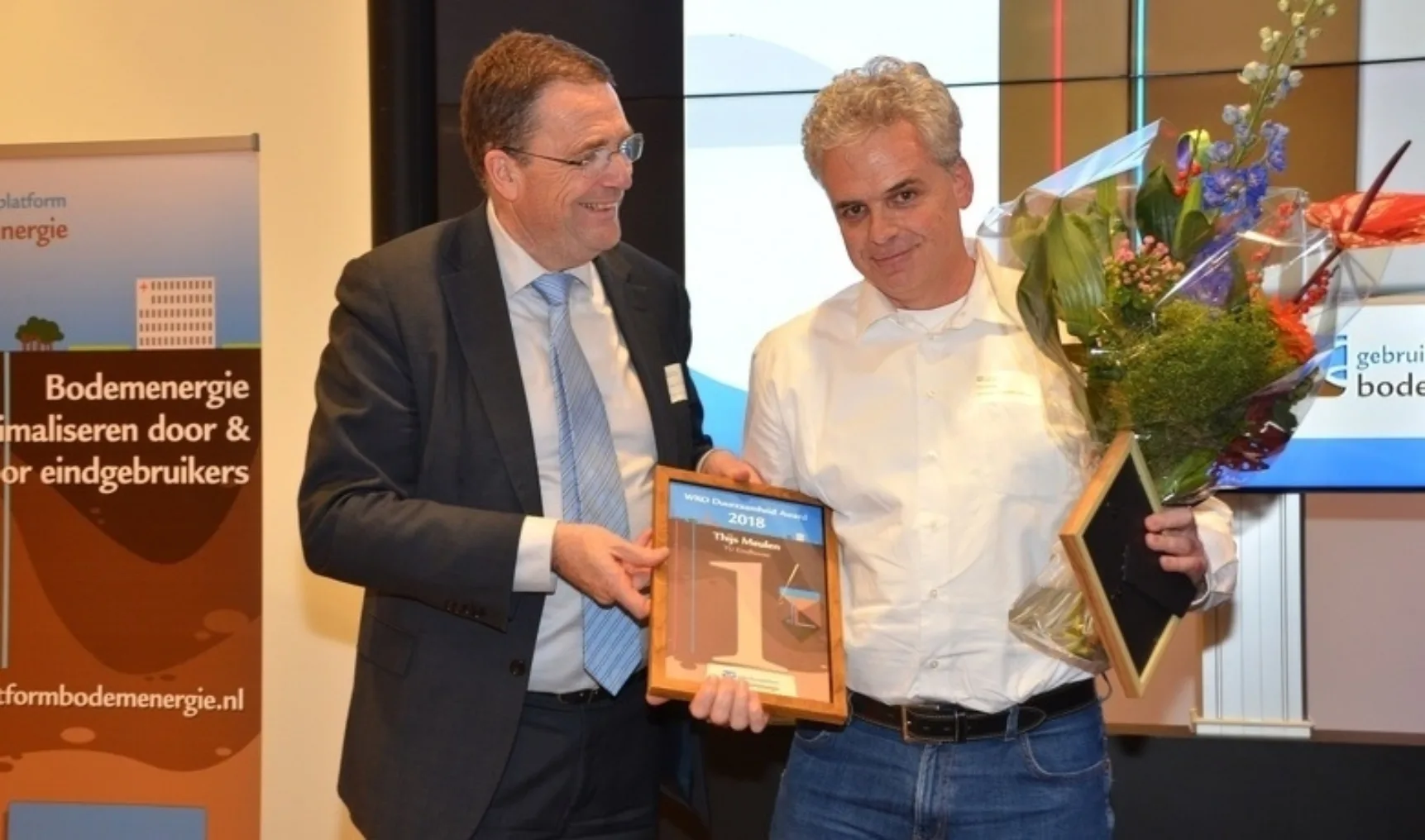 Bull thijs meulen ontvangt wko duurzaamheid award 2018 uit handen van richard tieskens