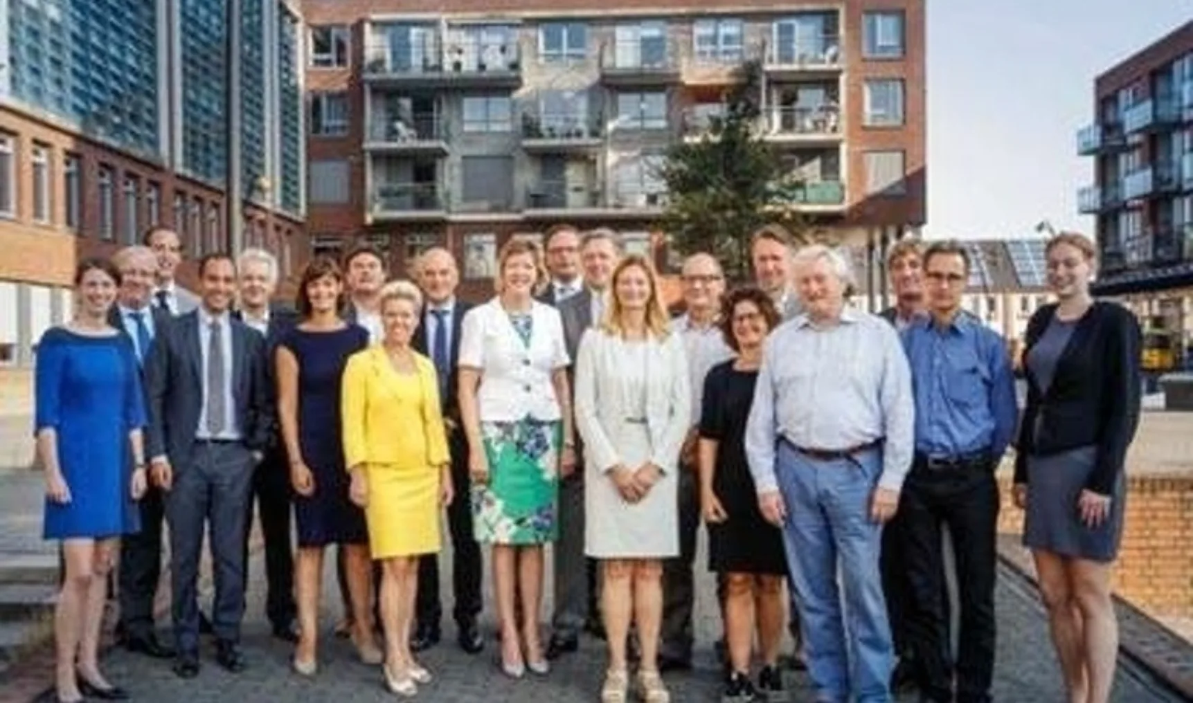 De volledige delegatie genodigden en organisatie van het werkbezoek waaronder
