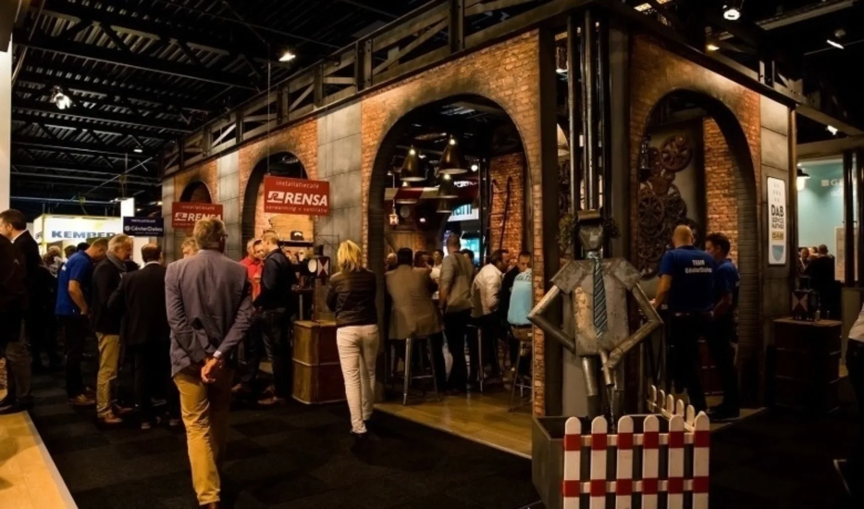 Installatie vakbeurs nabeschouwing