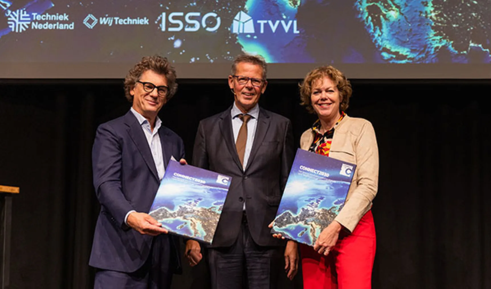 IT20220929 Techniek nederland Overhandiging eerste exemplaren CONNECT