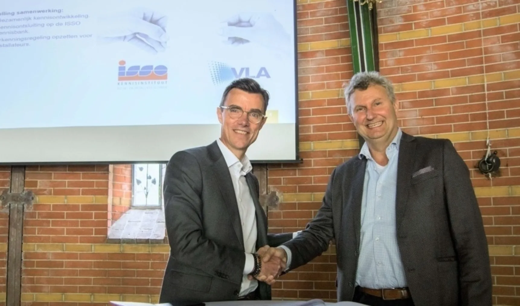 Ondertekening samenwerkingsovereenkomst Erik van Heuveln VLA Rob van Bergen ISSO persbericht2