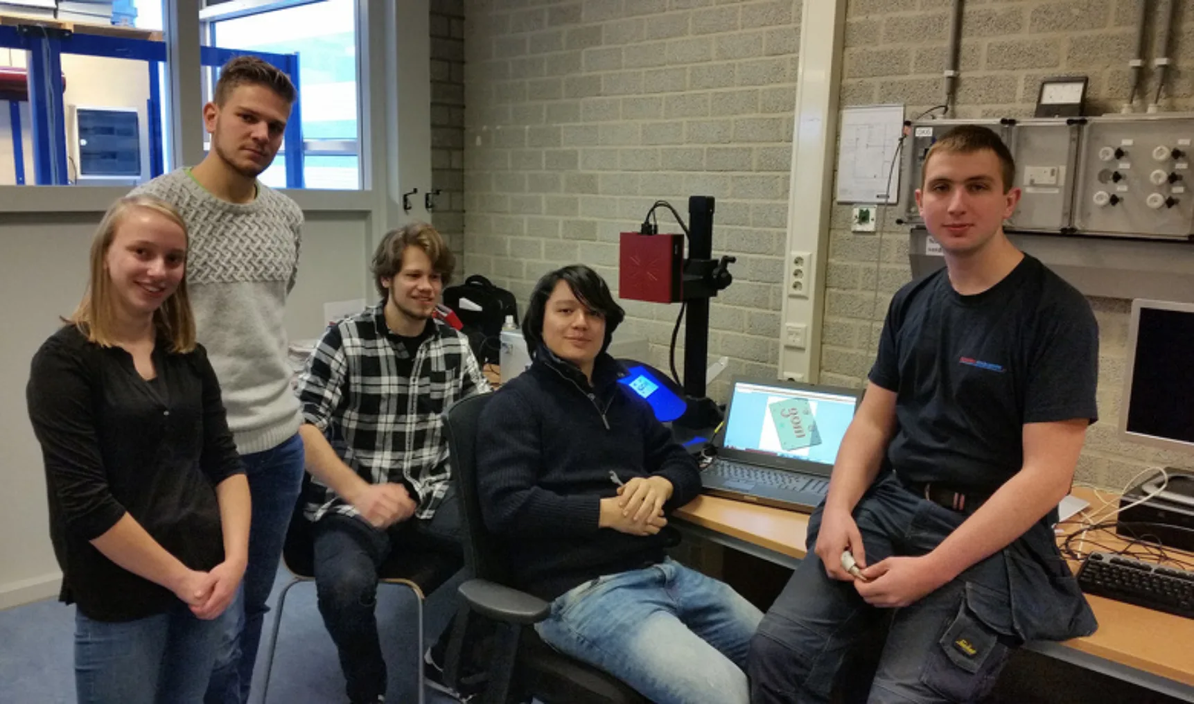 Studenten en 3d technologie klein
